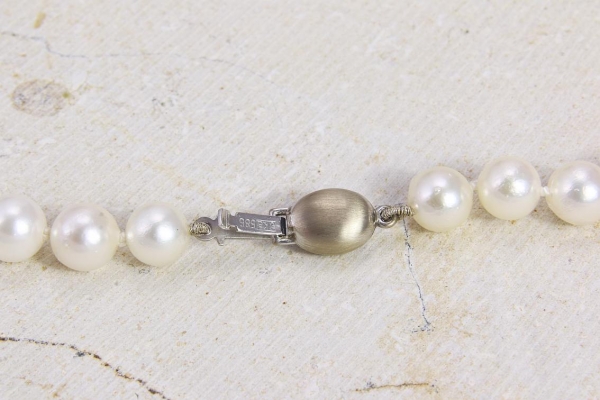 Preview: Akoya-Perlenkette mit Weißgoldschloss